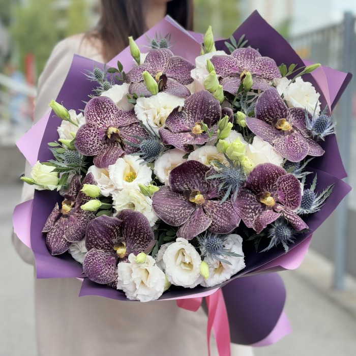 Букет с орхидеей Ванда и эустомой