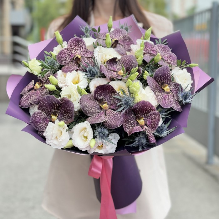 Букет с орхидеей Ванда и эустомой