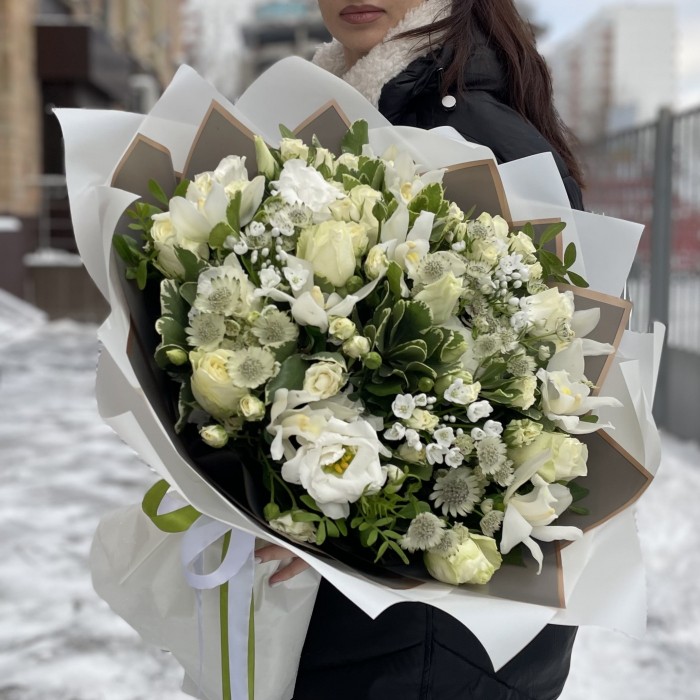 Букет с орхидеями и розами Орхидейная гармония