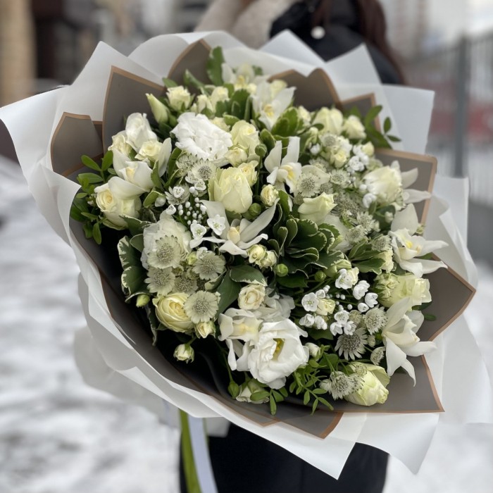 Букет с орхидеями и розами Орхидейная гармония