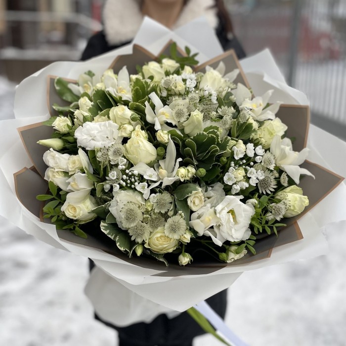 Букет с орхидеями и розами Орхидейная гармония