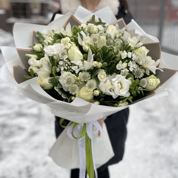 Букет с орхидеями и розами Орхидейная гармония