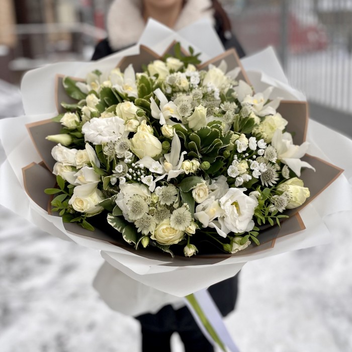 Букет с орхидеями и розами Орхидейная гармония