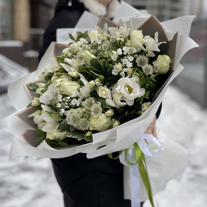 Букет с орхидеями и розами Орхидейная гармония