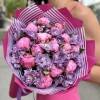 Букет с пионами Флеминг и дельфиниума