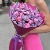 Букет с пионами Флеминг и дельфиниума