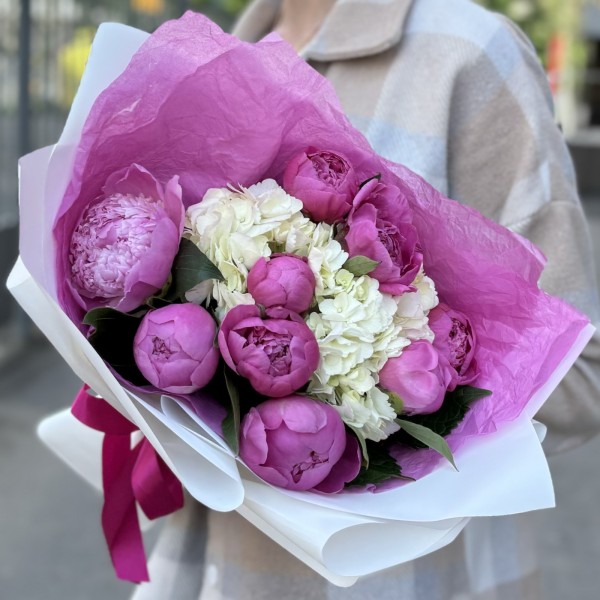 Букет с пионами Флеминг и гортензией