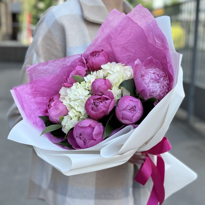 Букет с пионами Флеминг и гортензией