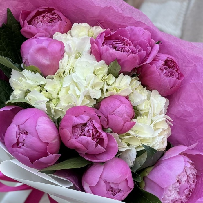 Букет с пионами Флеминг и гортензией