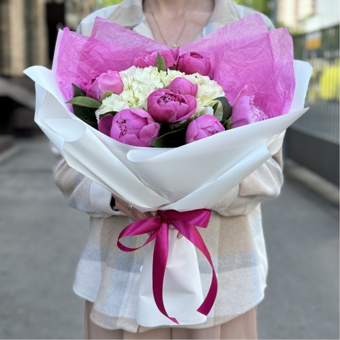 Букет с пионами Флеминг и гортензией
