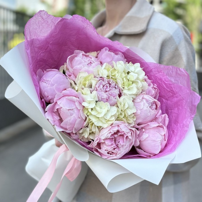 Букет с пионами Сара Бернар и гортензией