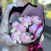 Букет с пионами Сара Бернар и гвоздиками