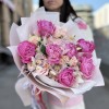 Букет с пионами Флеминг и нежными розами