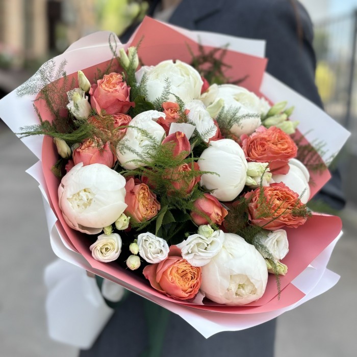 Букет с пионами и розами Ля Мандарин