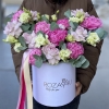 Композиция с пионами и розами Подарок лета