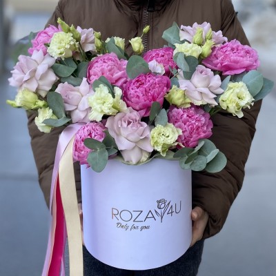 Композиция с пионами и розами Подарок лета