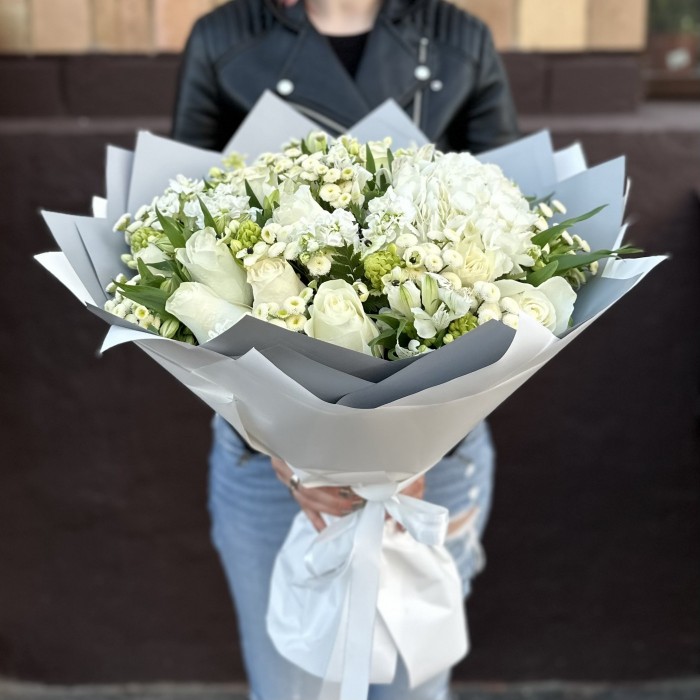 Букет с розами Нежный иней