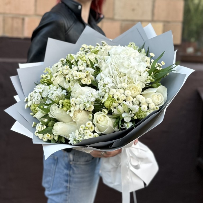 Букет с розами Нежный иней