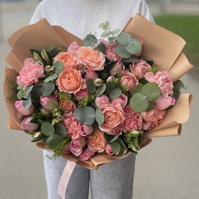 Букет с розами и альстромерией Искренняя улыбка