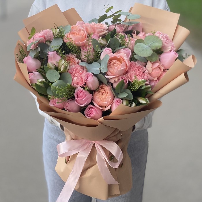 Букет с розами и альстромерией Искренняя улыбка