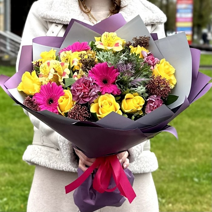 Букет с розами и гермини Нежные чувства