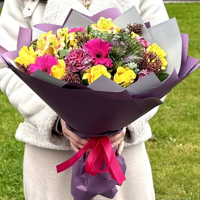 Букет с розами и гермини Нежные чувства