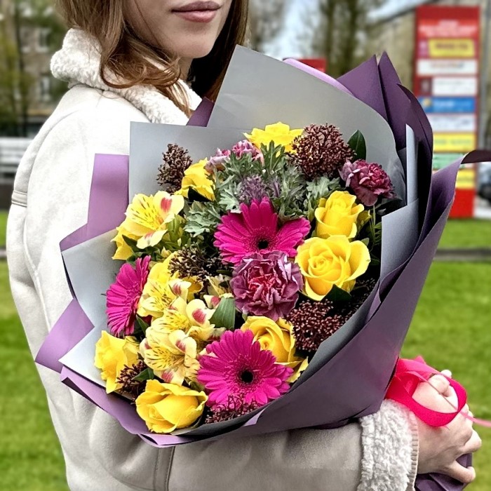 Букет с розами и гермини Нежные чувства