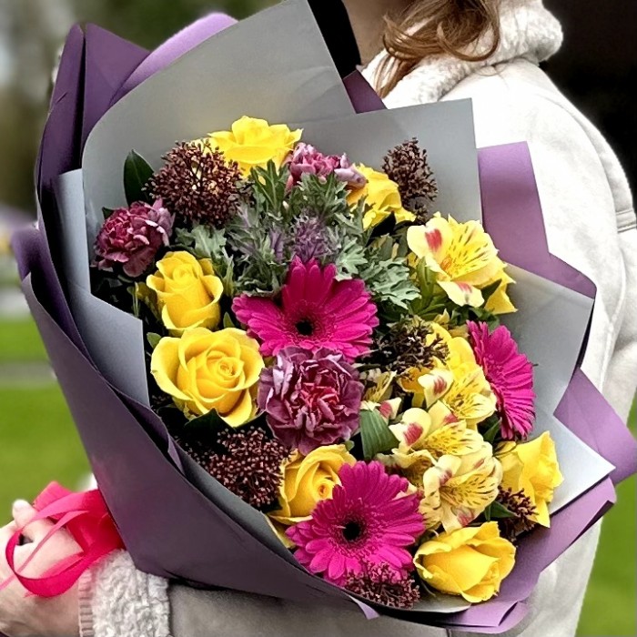 Букет с розами и гермини Нежные чувства