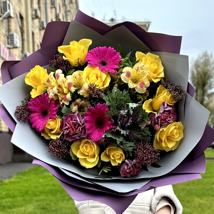 Букет с розами и гермини Нежные чувства