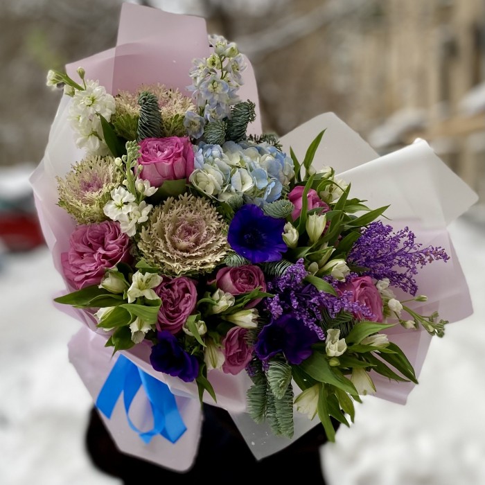 Букет с розами и гортензией Лазурный берег