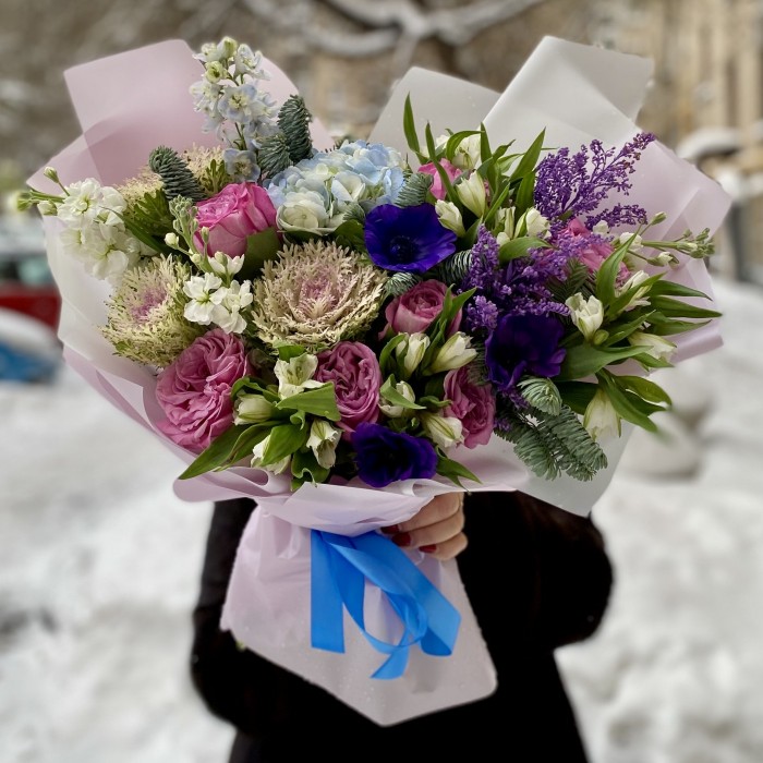 Букет с розами и гортензией Лазурный берег