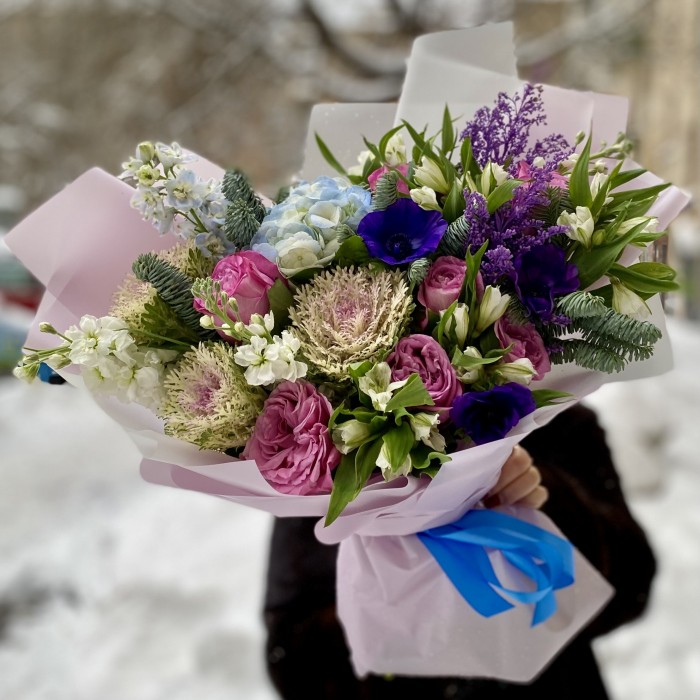Букет с розами и гортензией Лазурный берег
