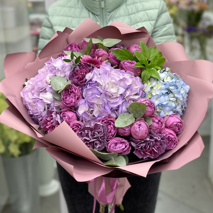 Букет  с розами и гортензией Сияние