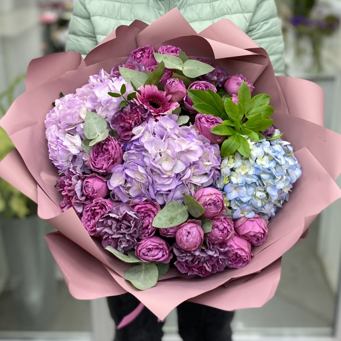 Букет  с розами и гортензией Сияние