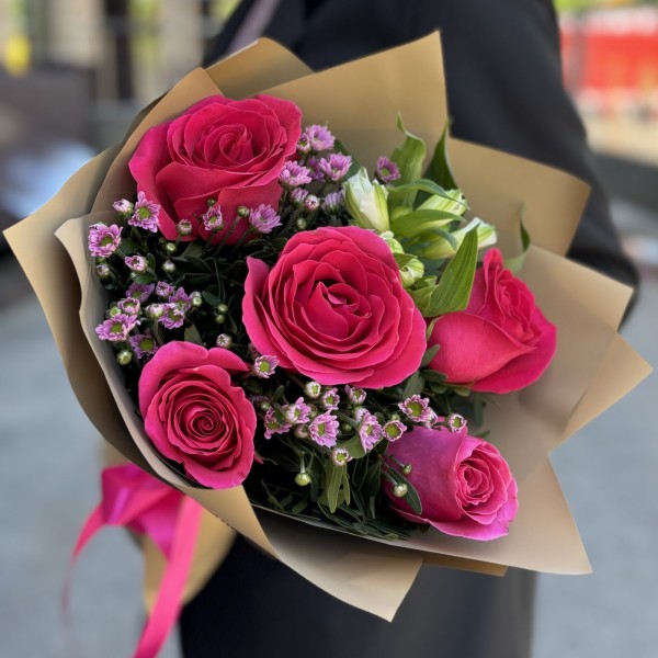 Букет с розами и хризантемой Аромат Любви