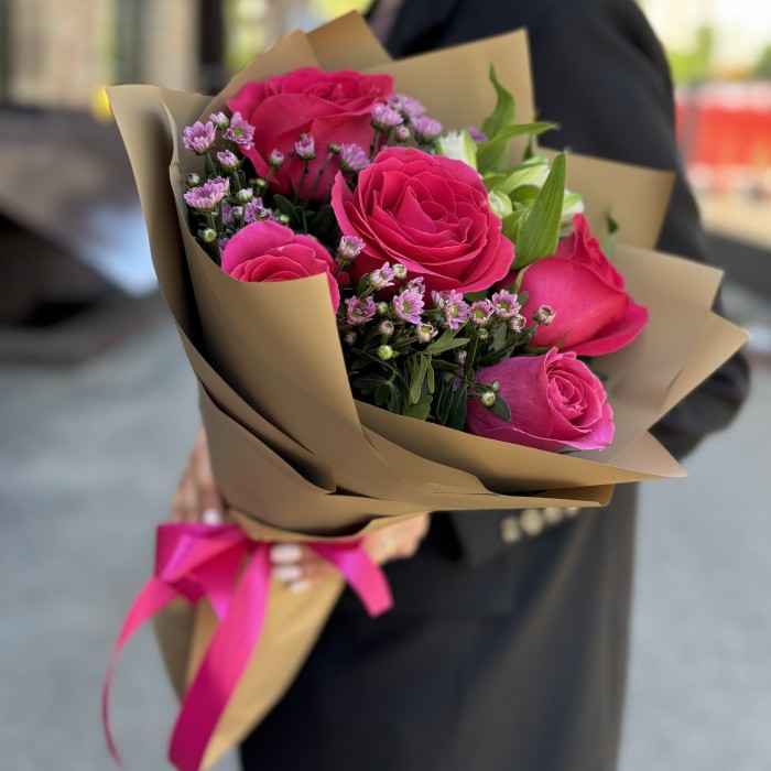 Букет с розами и хризантемой Аромат Любви