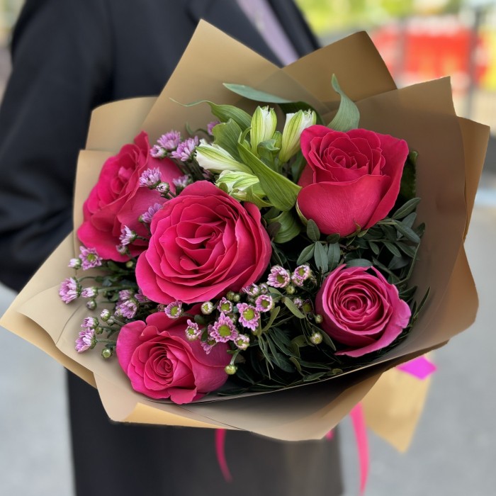 Букет с розами и хризантемой Аромат Любви