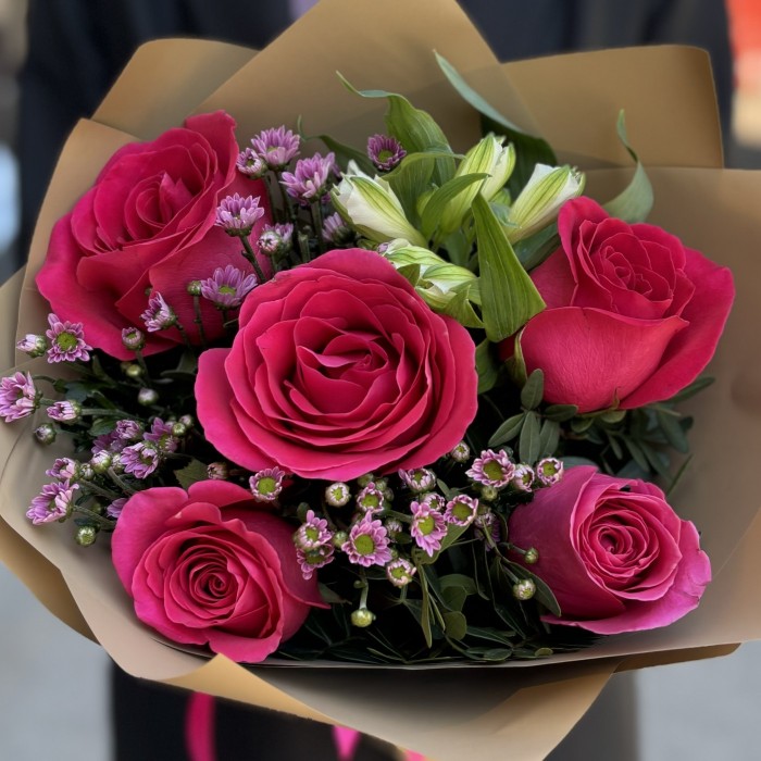 Букет с розами и хризантемой Аромат Любви