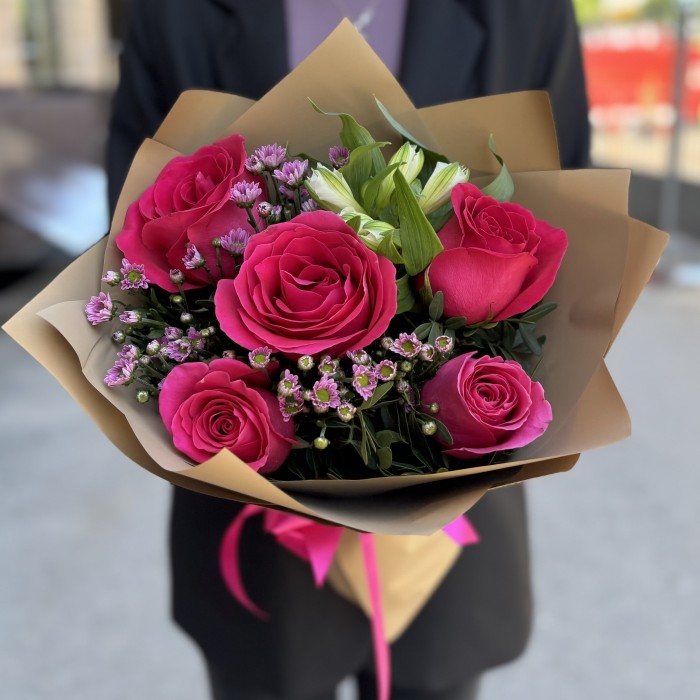 Букет с розами и хризантемой Аромат Любви