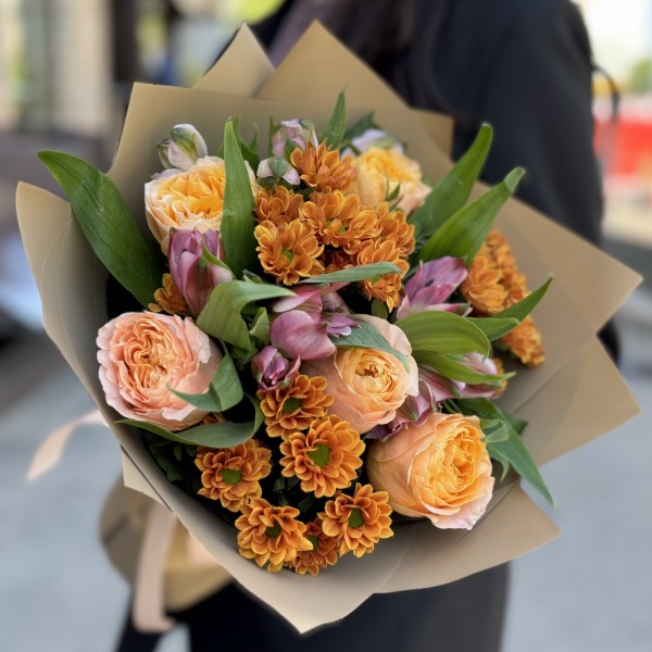 Букет с розами и хризантемой Блики Лета