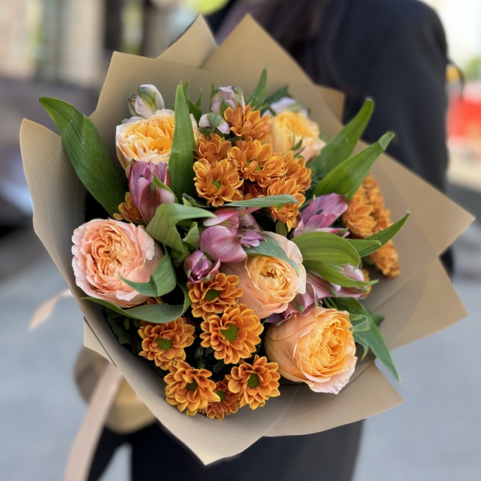 Букет с розами и хризантемой Блики Лета