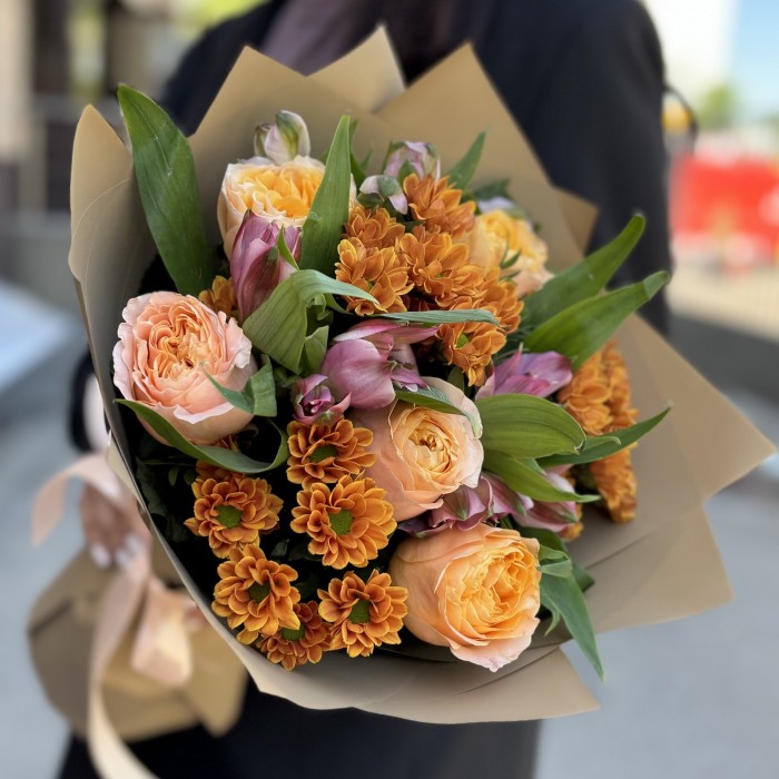 Букет с розами и хризантемой Блики Лета