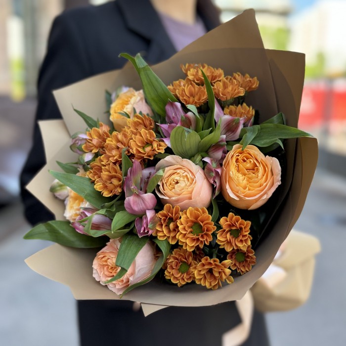 Букет с розами и хризантемой Блики Лета