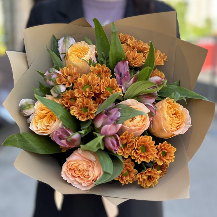 Букет с розами и хризантемой Блики Лета