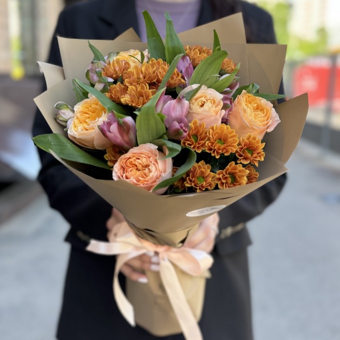 Букет с розами и хризантемой Блики Лета