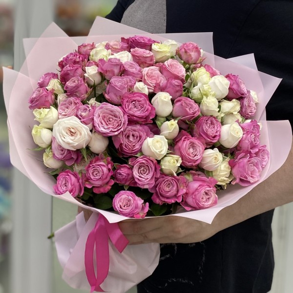 Букет с кустовыми розами Яркая Вспышка