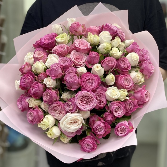 Букет с кустовыми розами Яркая Вспышка