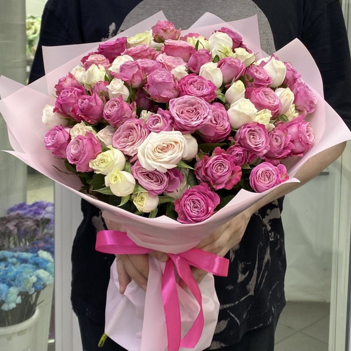 Букет с кустовыми розами Яркая Вспышка