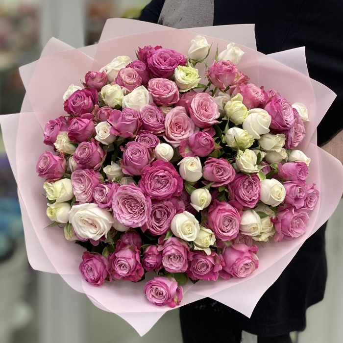 Букет с кустовыми розами Яркая Вспышка