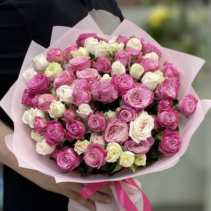 Букет с кустовыми розами Яркая Вспышка